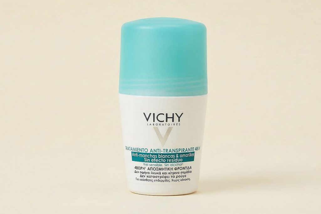 Vichy desodorante antitranspirante en formato roll-on, una solución dérmica avanzada para la sudoración intensa que no deja manchas blancas ni amarillas.