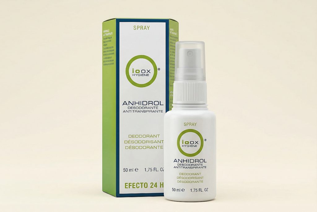 El desodorante antitranspirante iOOX Anhidrol en formato roll-on, con su distintivo envase blanco y azul, como solución para la hiperhidrosis.