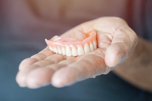 mejores fijadores para prótesis dentales